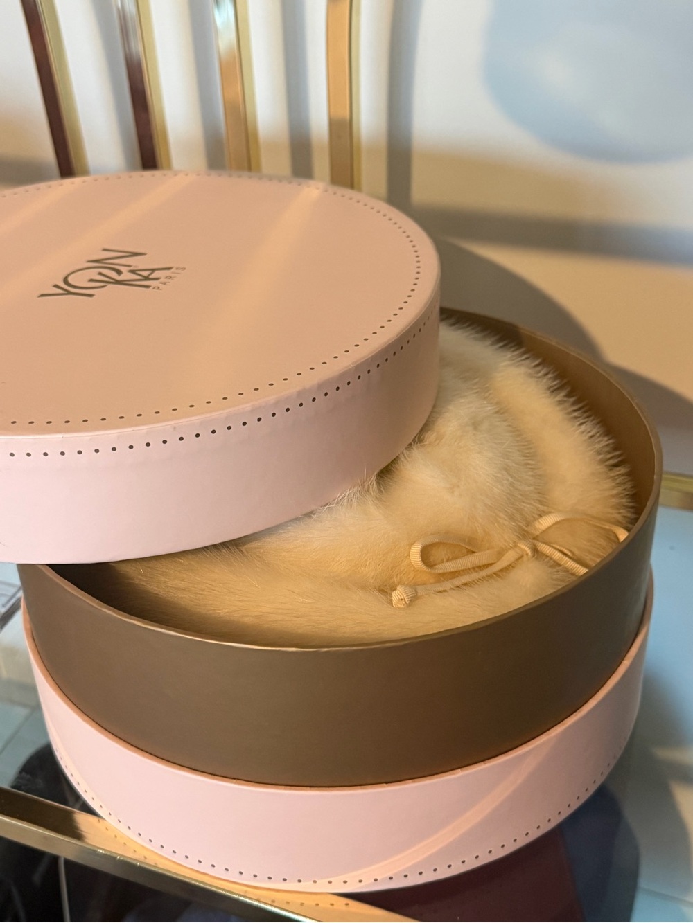 Vintage White Fur Beret Hat with Box - Picture 9 of 9